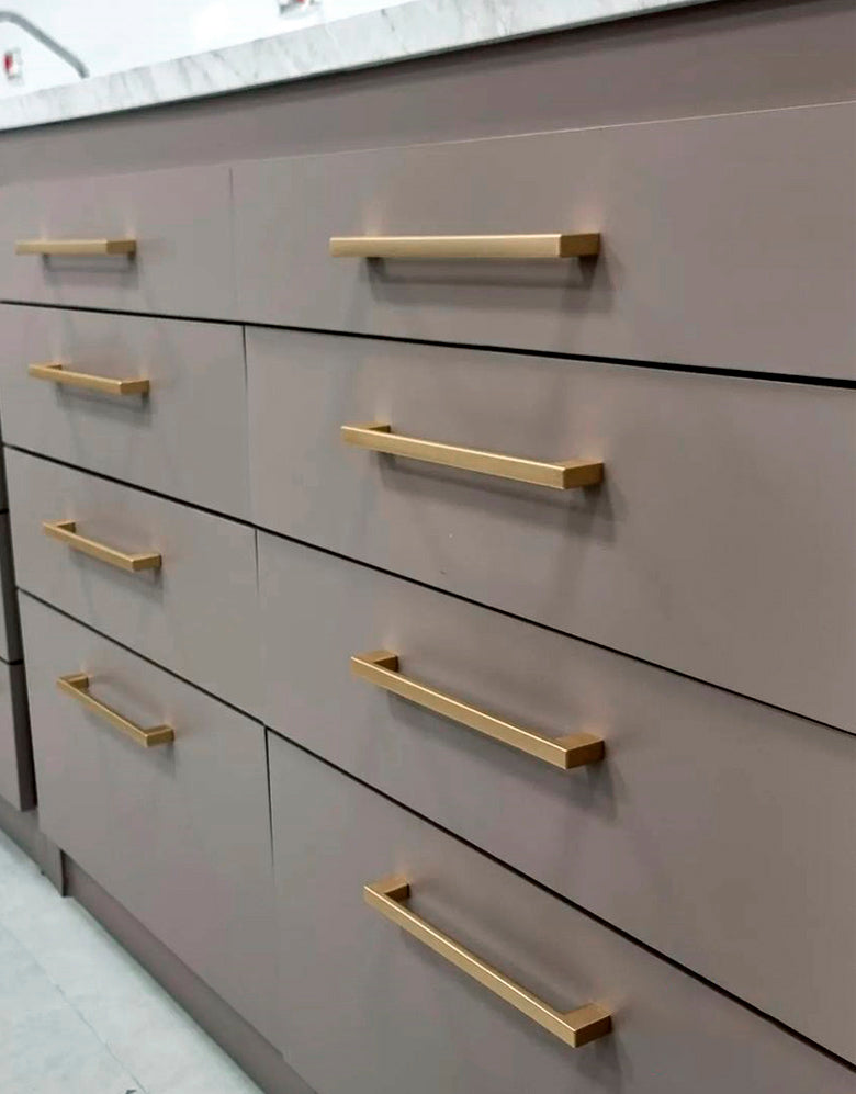 Adesivo para Envelopamento de Móveis Cor Fendi Fosco