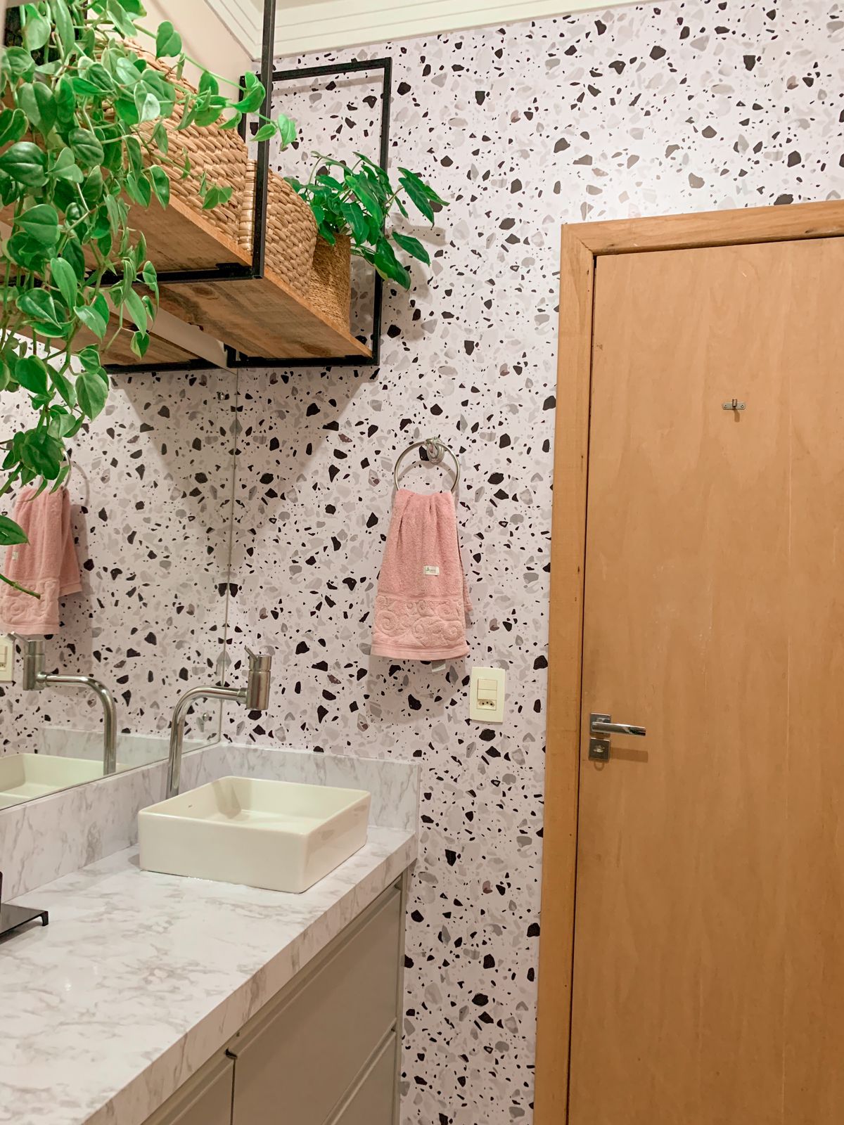 Papel de Parede Adesivo Terrazzo Granilite Rutilo