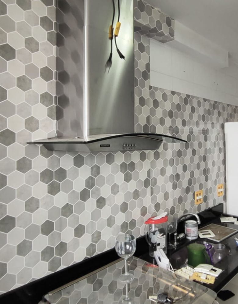 KIT DE 7 ROLOS - 2,50m x 50cm - Papel de Parede Adesivo Hexágonos Colmeia Cimento Queimado