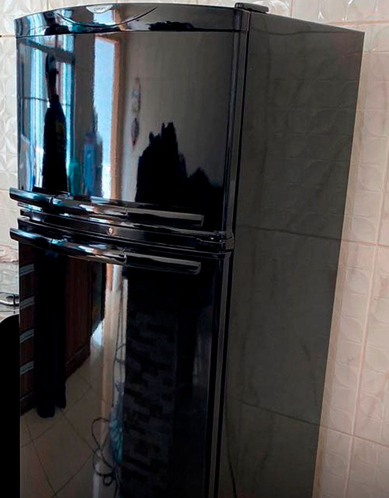 Adesivo de Envelopamento Preto Brilho