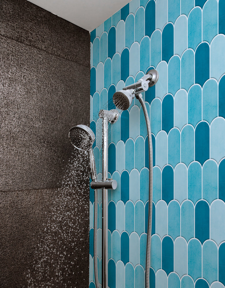 KIT DE 2 ROLOS - 3,00m x 50cm - Papel de Parede Adesivo Bricks Escamas Céu Azul