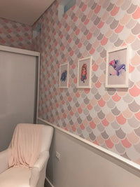 Papel de Parede Adesivo Escamas Rosa e Cinza